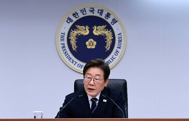 이재명 대통령이 23일 용산 대통령실에서 제1차 수석보좌관회의를 하고 있다. 연합뉴스