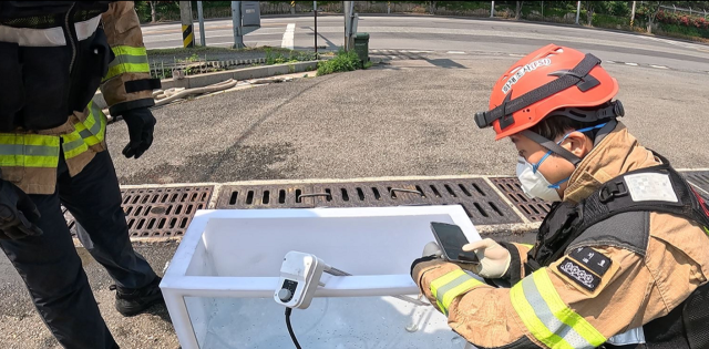 ▲포항남부소방서가 주소형 시즈히터 화재 재현실험을 하고 있다.ⓒ포항남부소방서 제공