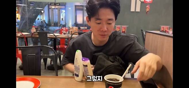 인도 피자헛 가서 콜라보고 충격먹은 유튜버.jpg_6.jpg