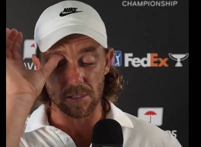 토미 플리트우드가 23일 열린 트래블러스 챔피언십 최종 라운드에서 PGA 투어 첫 우승을 아깝게 놓친 뒤 취재진과 인터뷰하고 있다. SNS 캡처