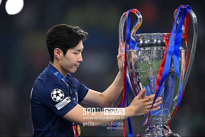 ▲ 중원 역시 확고했다. 파비안 루이스, 비티냐, 주앙 네베스를 절대적으로 신뢰했다. 1~3선을 오갈 수 있는 멀티성이 강점인 이강인이지만 상위 6인을 비집고 들어갈 틈이 없었다. PSG는 올해 전대미문의 쿼드러플(4관왕)을 달성해 한국인 미드필더를 외면한 엔리케 감독 지도력을 지적할 수도 없었다.