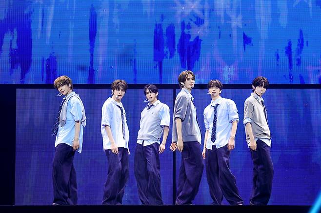 'TWS 42 Forever' 투어스, 역시 '청춘 아이콘'!..잠실 뜨겁게 달군 첫 단독 콘서트