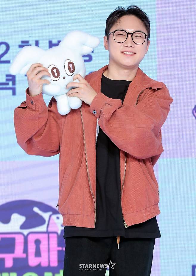 여행 크리에이터 빠니보틀이 20일 오전 서울 마포구 상암동 쇼킹케이팝센터에서 진행된 ENA 예능 '지구마불 세계여행3' 제작발표회에 참석해 포즈를 취하고 있다.  '지구마불 세계여행3' 여행 크리에이터 3대장 빠니보틀(빠니보틀 Pani Bottle), 원지(원지의 하루), 곽튜브(곽튜브 KWAKTUBE)가 김태호 PD에 의해 설계된 세계여행 부루마불 게임에 참여, 주사위에 운명을 맡기고 세계 각지를 여행하는 과정을 담은 예능 프로그램이다. 오는 22일 첫 방송. 2025.03.20 /사진=김창현 chmt@