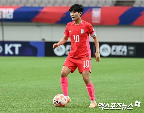 대한축구협회가 23일 보도자료를 통해 오는 7월 한국에서 열리는 2025 동아시아축구연맹(EAFF) E-1 챔피언십에 나설 남녀 축구 대표팀 명단을 발표했다.&nbsp;엑스포츠뉴스DB