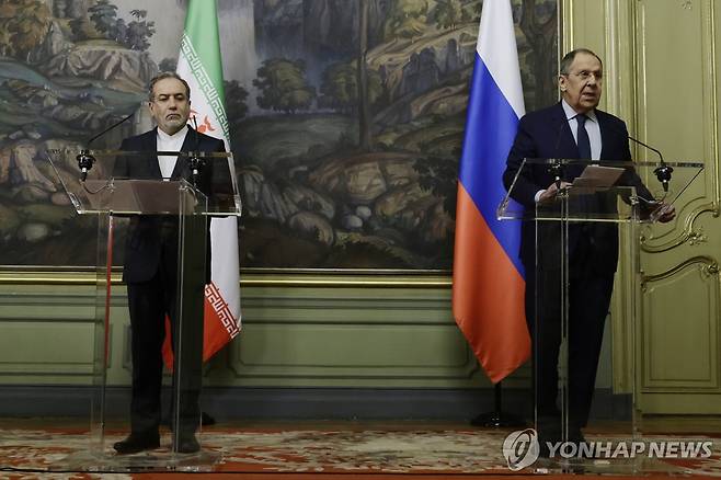 압바스 아락치 이란 외무장관과 세르게이 라브로프 러시아 외무장관 [EPA 연합뉴스 자료사진. 재판매 및 DB 금지]