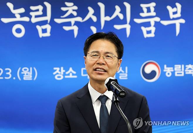 취임사 하는 강형석 농식품부 차관 (세종=연합뉴스) 강형석 농림축산식품부 차관이 23일 정부세종청사에서 열린 취임식에서 취임사를 하고 있다. 2025.6.23 [농림축산식품부 제공. 재판매 및 DB 금지] scoop@yna.co.kr