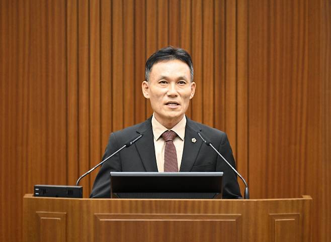 5분 발언에 나선 윤지성 의원. 사진=시의회 제공.