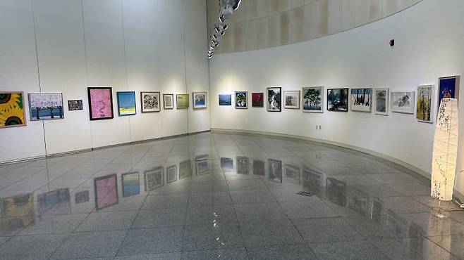 '제16회 서구미술작가초대전'이 24일부터 30일까지 서구문화원 1층 갤러리에서 열린다./사진=최화진 기자