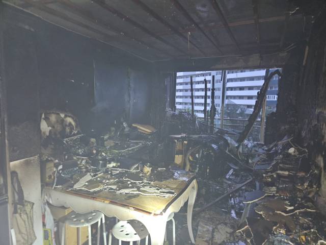 24일 오전 4시 15분께 부산 부산진구 개금동의 한 아파트에서 불이 났다. 부산소방재난본부 제공