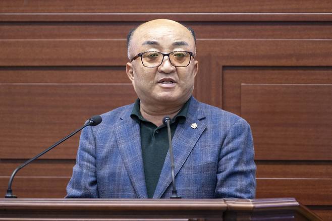 경북도의회 김홍구 도의원이 24일 제356회 도의회 제1차 정례회 제3차 본의회에서 5분 자유발언을 하고 있다.<경북도의회 제공>