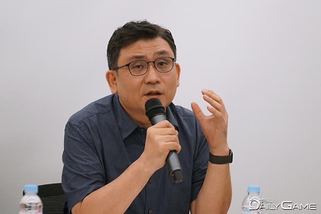 최연규 디렉터는 겨울 업데이트로 '창세기전 외전 서풍의 광시곡' 리메이크가 시작될 것이라고 말했다.