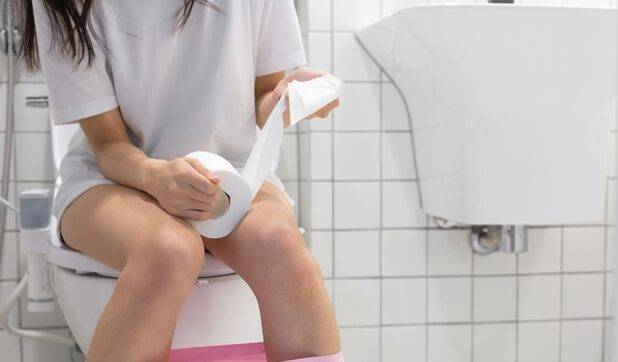 변비는 단순 소화기 불편함을 넘어 심각한 건강 문제로 이어질 수 있다. [사진=게티이미지뱅크]