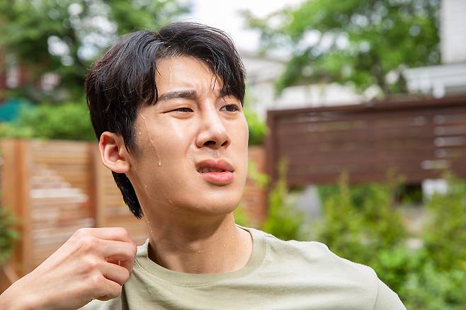 습도가 높아지며 세균이 번식하기 좋은 장마철엔 건강 관리에 더욱 유의해야 한다. [사진=클립아트코리아]