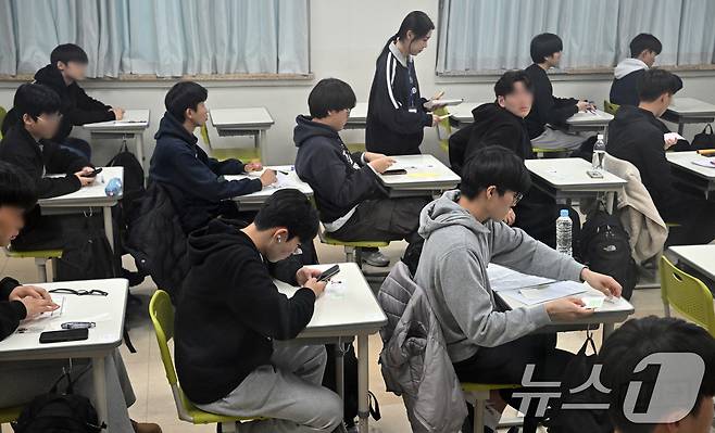 수험생들이 수능 시험 준비를 하고 있다. /뉴스1 ⓒ News1 경기사진공동취재단