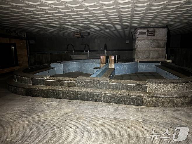 인천문학경기장 동측 대형 찜질방이 운영되지 않은 채 방치되고 있다.2025.6.22/뉴스1