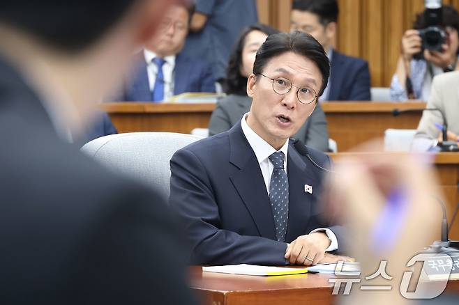 김민석 국무총리 후보자가 24일 오전 서울 여의도 국회에서 열린 인사청문회에서 주진우 국민의힘 의원 질의에 답하고 있다. 2025.6.24/뉴스1 ⓒ News1 이광호 기자