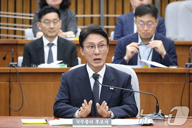 김민석 국무총리 후보자가 24일 서울 여의도 국회에서 열린 인사청문회에 출석해 의원 질의에 답하고 있다. 2025.6.24/뉴스1 ⓒ News1 이광호 기자