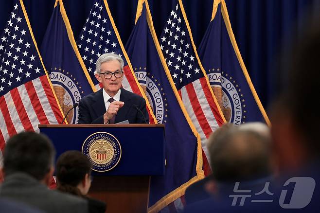 제롬 파월 미국 연방준비제도(연준) 의장이 18일(현지시간) 워싱턴 DC에서 금리 정책에 관한 연방공개시장위원회의(FOMC) 성명서 발표 후 기자회견에 참석하고 있다. ⓒ 로이터=뉴스1 ⓒ News1 신기림 기자