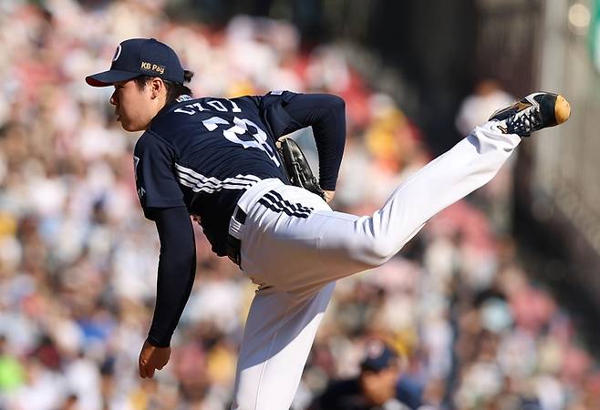최승용이 투구에 임하고 있다. 사진 | 두산 베어스