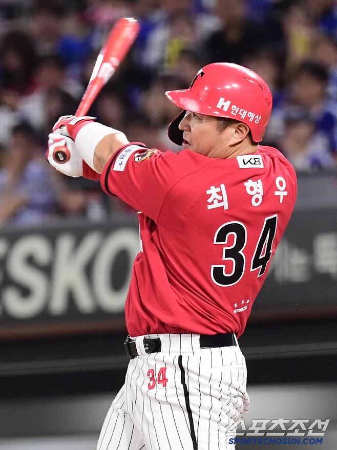 11일 광주 기아챔피언스필드에서 열린 KBO리그 KIA와 삼성의 경기. KIA 최형우가 7회 안타를 날리며 KBO리그 4,300루타를 달성했다. 힘차게 타격하는 최형우. 광주=송정헌 기자songs@sportschosun.com/2025.06.11/