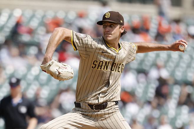 Apr 23, 2025; Detroit, Michigan, USA;  San Diego Padres starting pitcher Kyle Hart (68) pitches in the fourth inning against the Detroit Tigers at Comerica Park. Mandatory Credit: Rick Osentoski-Imagn Images







<저작권자(c) 연합뉴스, 무단 전재-재배포, AI 학습 및 활용 금지>