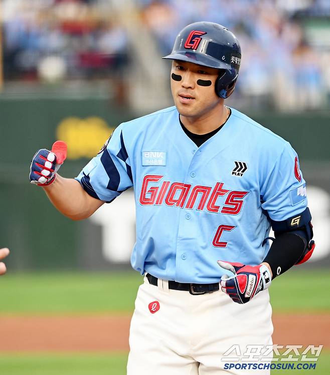 22일 부산 사직야구장에서 열린 삼성과 롯데의 경기, 3회말 1사 1,2루 전준우가 1타점 적시타를 치고 있다. 부산=허상욱 기자wook@sportschosun.com/2025.06.22/