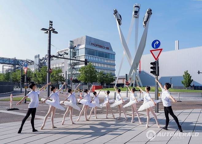 포르쉐와 '포르쉐 터보 포 드림 - 발레' 학생들 (포르쉐코리아)