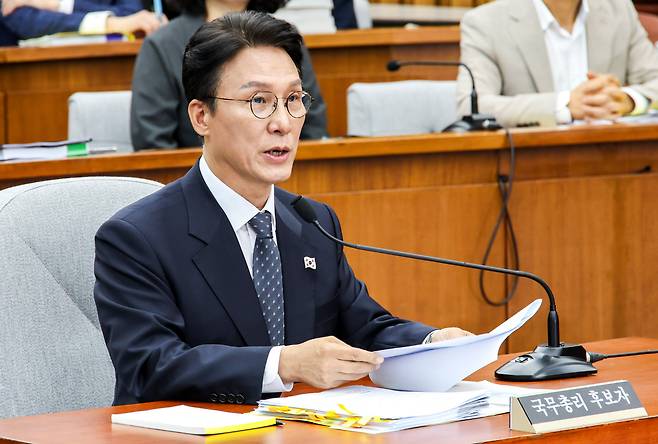 김민석 국무총리 후보자가 24일 오전 국회에서 열린 인사청문회에서 질문에 답하고 있다. /뉴시스