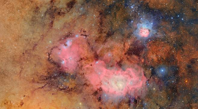 베라 루빈 천문대가 관측한 첫 번째 이미지. 석호성운(Lagoon Nebula)과 삼엽성운(Trifid Nebula)의 모습이다./NSF–DOE Vera C. Rubin Observatory