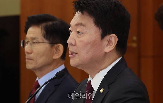 안철수 국민의힘 공동선거대책위원장이 지난달 22일 오전 서울 여의도 한국거래소에서 열린 중앙선거대책위원회 현장 회의에 참석해 발언하고 있다. ⓒ데일리안 방규현 기자