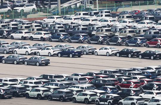 트럼프, 수입산 자동차 관세 추가 인상 가능성 언급 [연합뉴스]