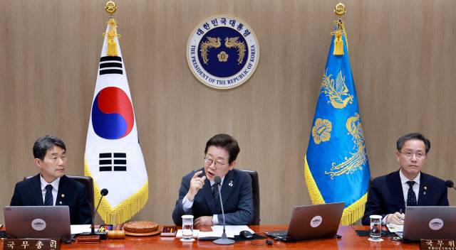 이재명 대통령이 24일 서울 용산 대통령실 청사에서 열린 국무회의를 주재하며 발언하고 있다. 연합뉴스.