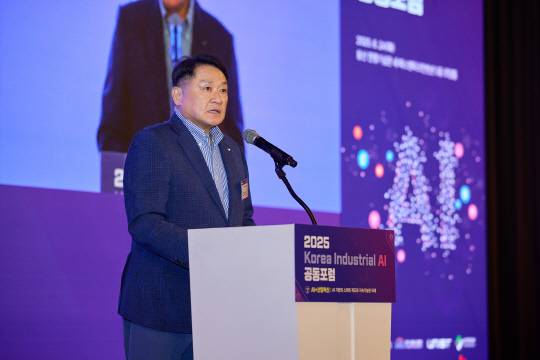 24일 산기협 주최로 열린 '2025 코리아 인더스트리얼 AI 공동포럼'에서 구자균 산기협 회장이 축사를 하고 있다. 산기협 제공.