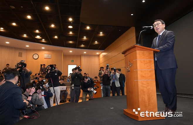 유영상 SK텔레콤 대표가 유심 해킹 사고와 관련해 발언하고 있다. 김민수 mskim@etnews.com