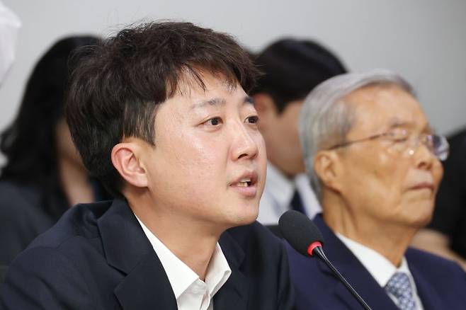 (서울=뉴스1) 이광호 기자 = 이준석 개혁신당 의원이 23일 오후 서울 여의도 국회 의원회관에서 열린 대선 평가 세미나에서 기념사를 하고 있다. 2025.6.23/뉴스1 /사진=뉴스1화상