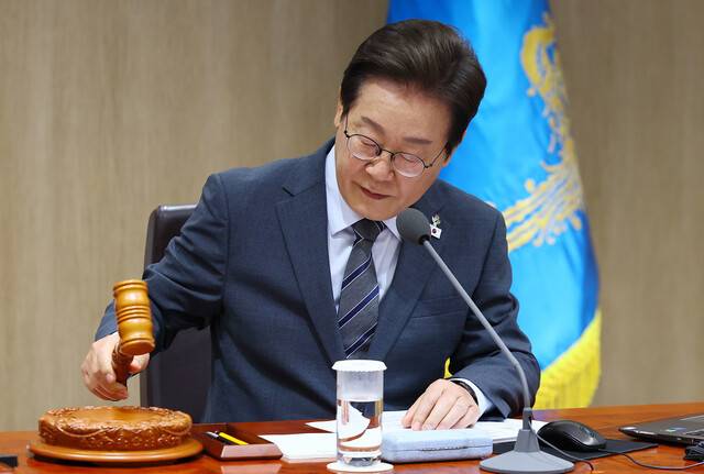 이재명 대통령이 24일 서울 용산 대통령실 청사에서 국무회의를 주재하고 있다. 대통령실사진기자단