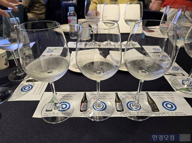 지난 20일 서울 강남구에서 열린 하이트진로 '미야칸바이' 사케 국내 출시 기념 시음행사에서 제공된 사케 3종./사진=박수림 기자