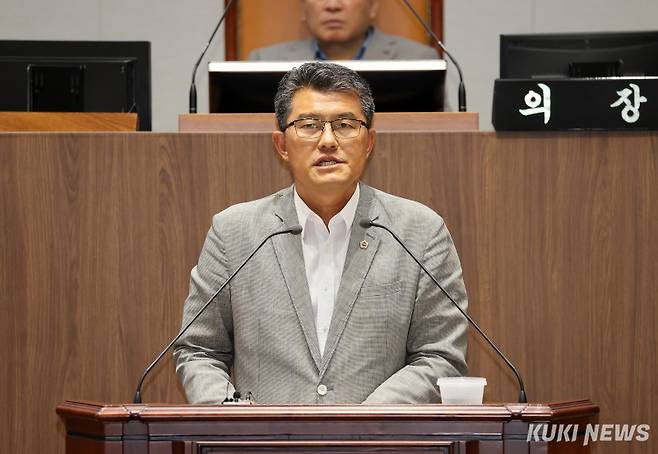 충남도의회 김기서 의원은 24일 열린 제359회 정례회 제4차 본회의 5분 발언에서 부여 지역의 반복되는 침수 피해 문제를 지적하며, 분절된 물관리 행정 체계의 근본적 개선을 촉구했다.&nbsp;