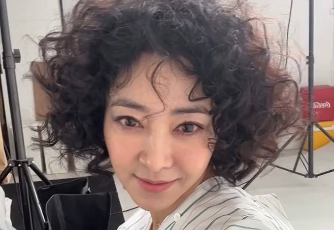 배우 겸 가수 이본이 21년만에 라디오 DJ로 돌아온다. [사진출처 = 이본 인스타그램]