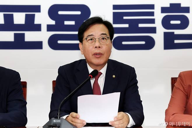[서울=뉴시스] 김명년 기자 = 송언석 국민의힘 원내대표가 24일 오전 서울 여의도 국회에서 열린 원내대책회의에서 발언하고 있다. 2025.06.24. kmn@newsis.com /사진=김명년