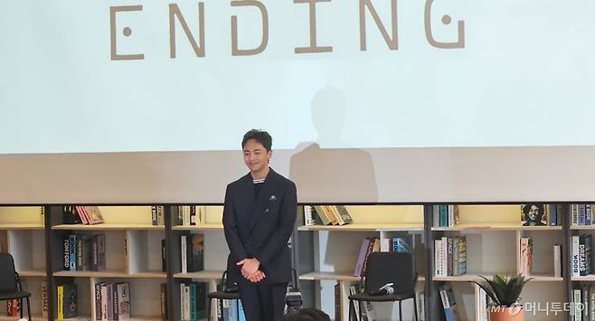 24일  서울 중구 '커뮤니티하우스 마실'에서 열린 토니상 6관왕 기념 기자간담회에 참석한 박천휴 작가. /사진 = 오진영 기자