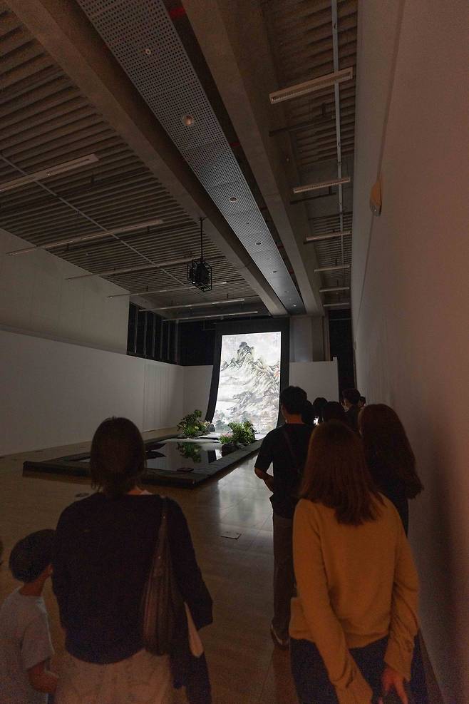 오는 7월 6일까지 복합전시5관에서는 ‘ACC 지역작가 초대전-이이남의 산수극장’을 개최한다.