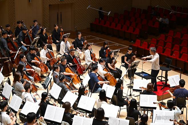 정명훈 클래식부산 예술감독의 주도 하에 모인 아시아필하모닉오케스트라(APO) [클래식부산 제공]