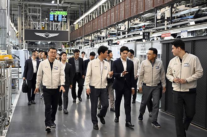 24일 울산 북구 현대자동차 울산공장을 방문한 김용태 국민의힘 비상대책위원장 . [의원실 제공]