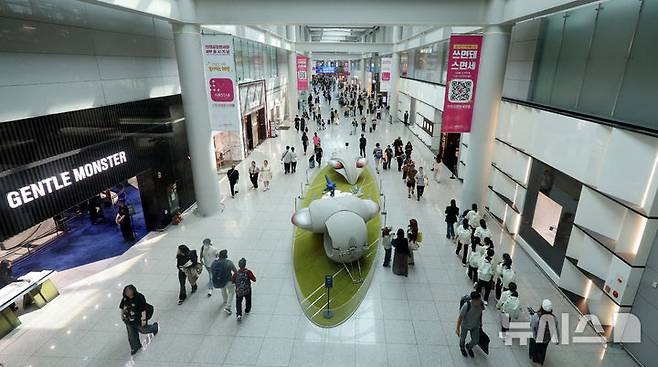 [인천공항=뉴시스] 추상철 기자 = 인천국제공항 내 면세점 구역의 모습. 2025.06.24. scchoo@newsis.com