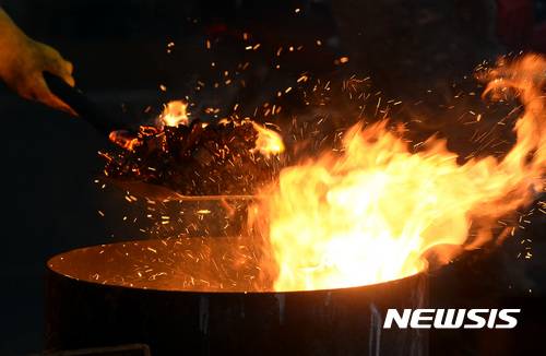 [인천=뉴시스] 숯불. (사진=뉴시스DB) 2025.05.20. photo@newsis.com *사진은 기사와 직접 관련 없음