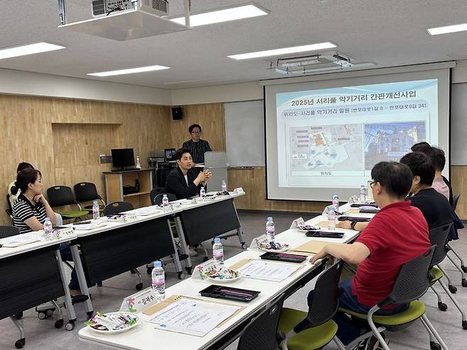 [서울=뉴시스] 지난 12~13일 진행된 주민 간담회 사진. 2025.06.24 (사진 제공=서초구청) photo@newsis.com *재판매 및 DB 금지