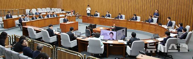 [서울=뉴시스] 김금보 기자 = 김민석 국무총리 후보자가 24일 서울 여의도 국회에서 열린 인사청문회에서 질문에 답하고 있다. 2025.06.24. kgb@newsis.com