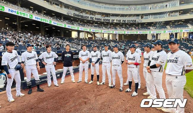 [OSEN=창원, 이석우 기자] 30일 창원NC파크에서 2025 신한 SOL 뱅크 KBO 리그 NC 다이노스와 한화 이글스의 경기가 열렸다. 홈팀 NC는 라일리가, 방문팀 한화는 류현진이 선발 출전했다. NC 다이노스 선수들이 홈 컴백 경기에 앞서 선전을 다짐하고 있다. 2025.05.30 / foto0307@osen.co.kr