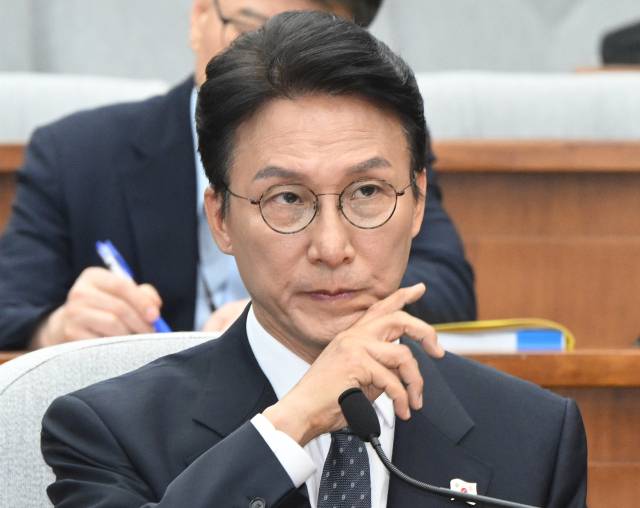 김민석 국무총리 후보자가 24일 국회에서 열린 인사청문회에 출석해 의원들의 질의를 듣고 있다. 오승현 기자 2025.06.24